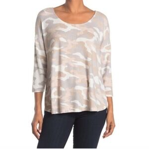 Bobeau camo lightweight sweater, 3/4 length sleeves, cross cross back - size M